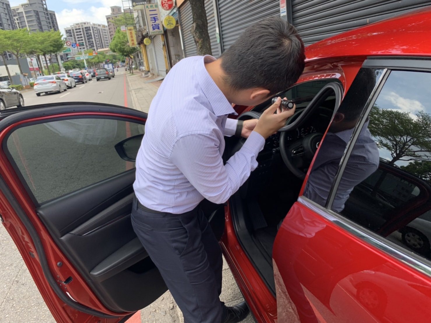 桃園呂小姐，2019 Mazda3 五門 (1)