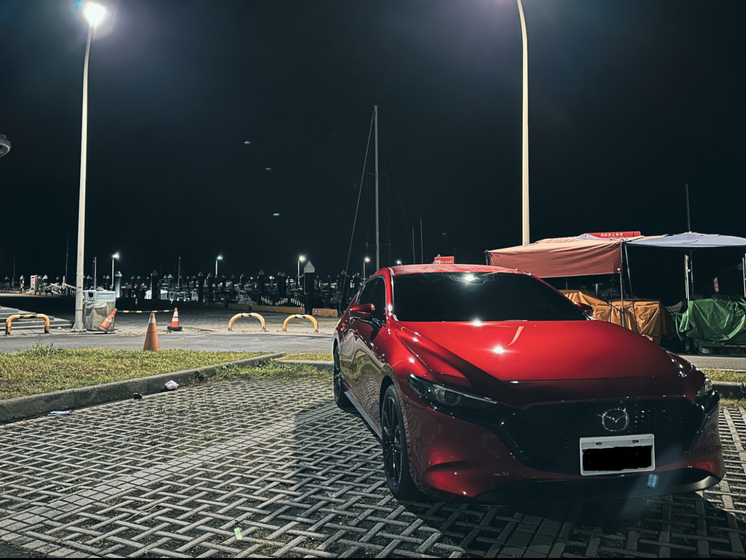 桃園呂小姐，2019 Mazda3 五門 (2)